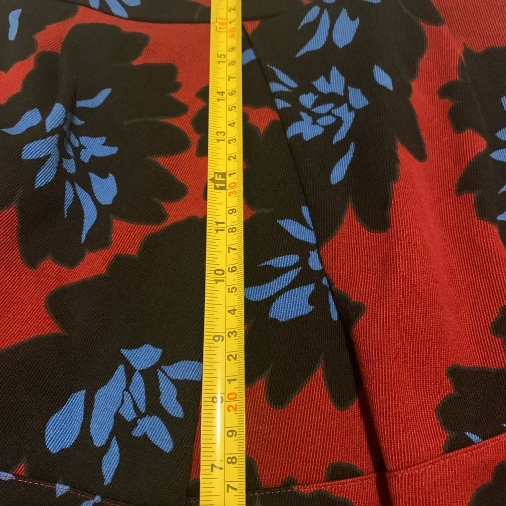 J CREW Stylish Floral Skirt - Red and Blue size 2